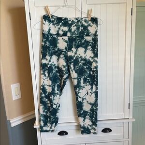 Balance Collection Teal and White Tie-Dye Leggings large